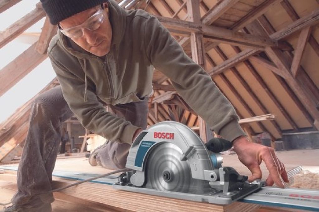 Bosch Professional GKS 85 G Cirkelzaag in actie